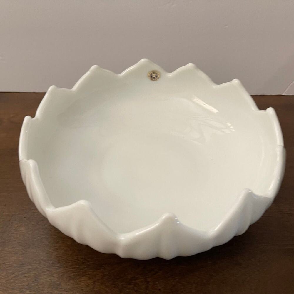 Vintage Westmoreland milk glass lily bowl 9-1/4”